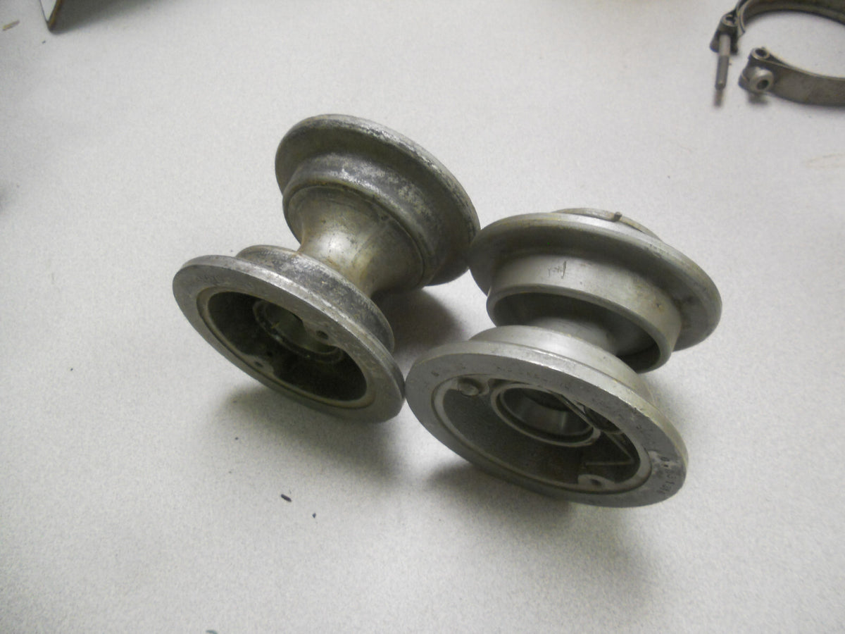 Hayes Industries wheel hubs pair