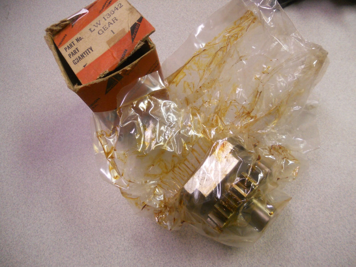 Lycoming magneto drive gear and box, side view
