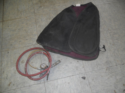 Air-conditioned spray painter's vest with regulator