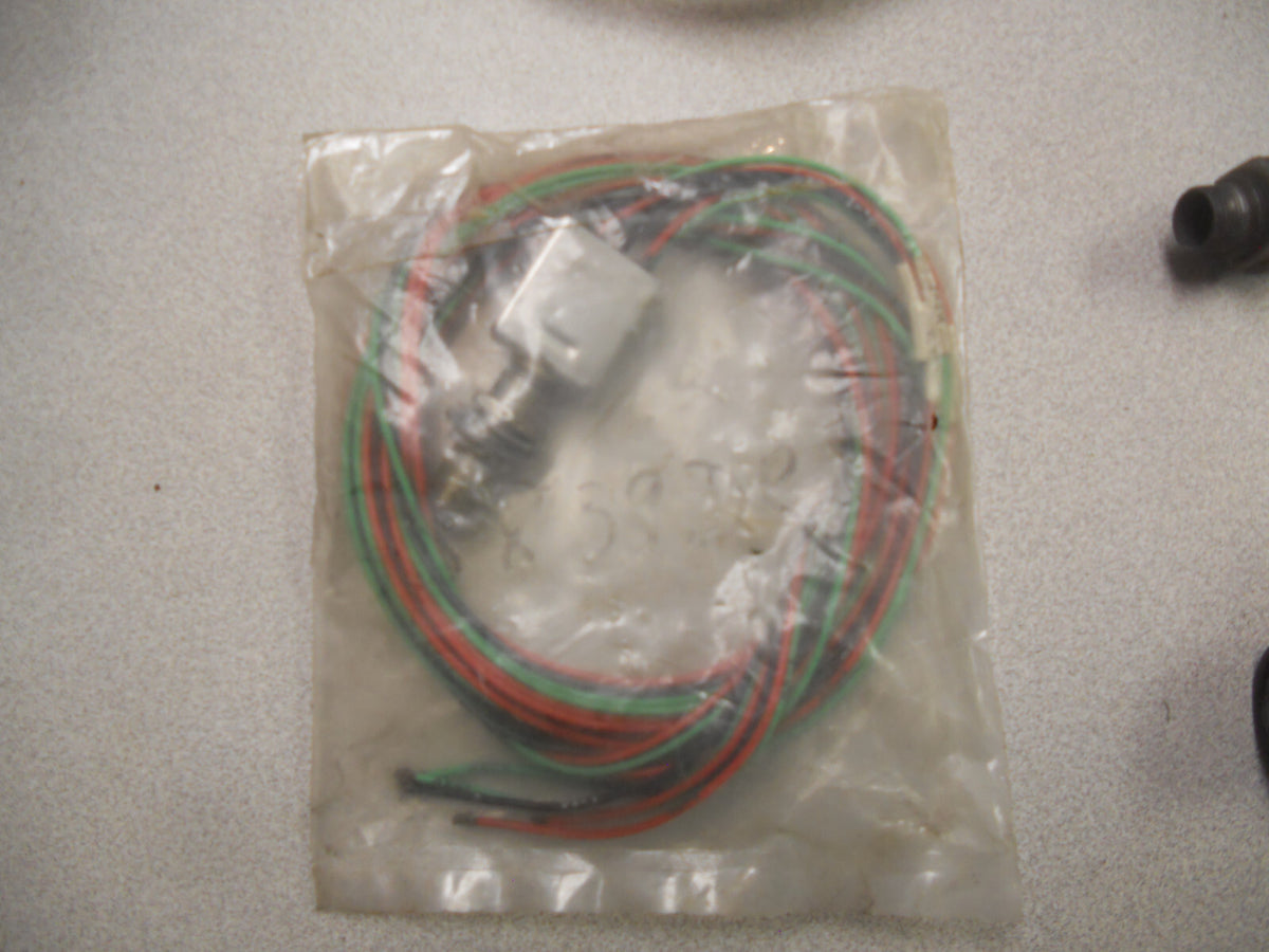 Klixon Aircraft Roller Switch, p/n 10AT332-32-10 — New